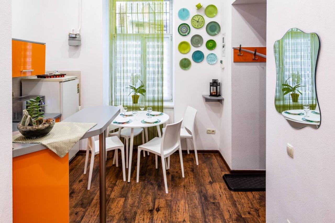 Bv Apartments Cozy In Center Lviv Extérieur photo