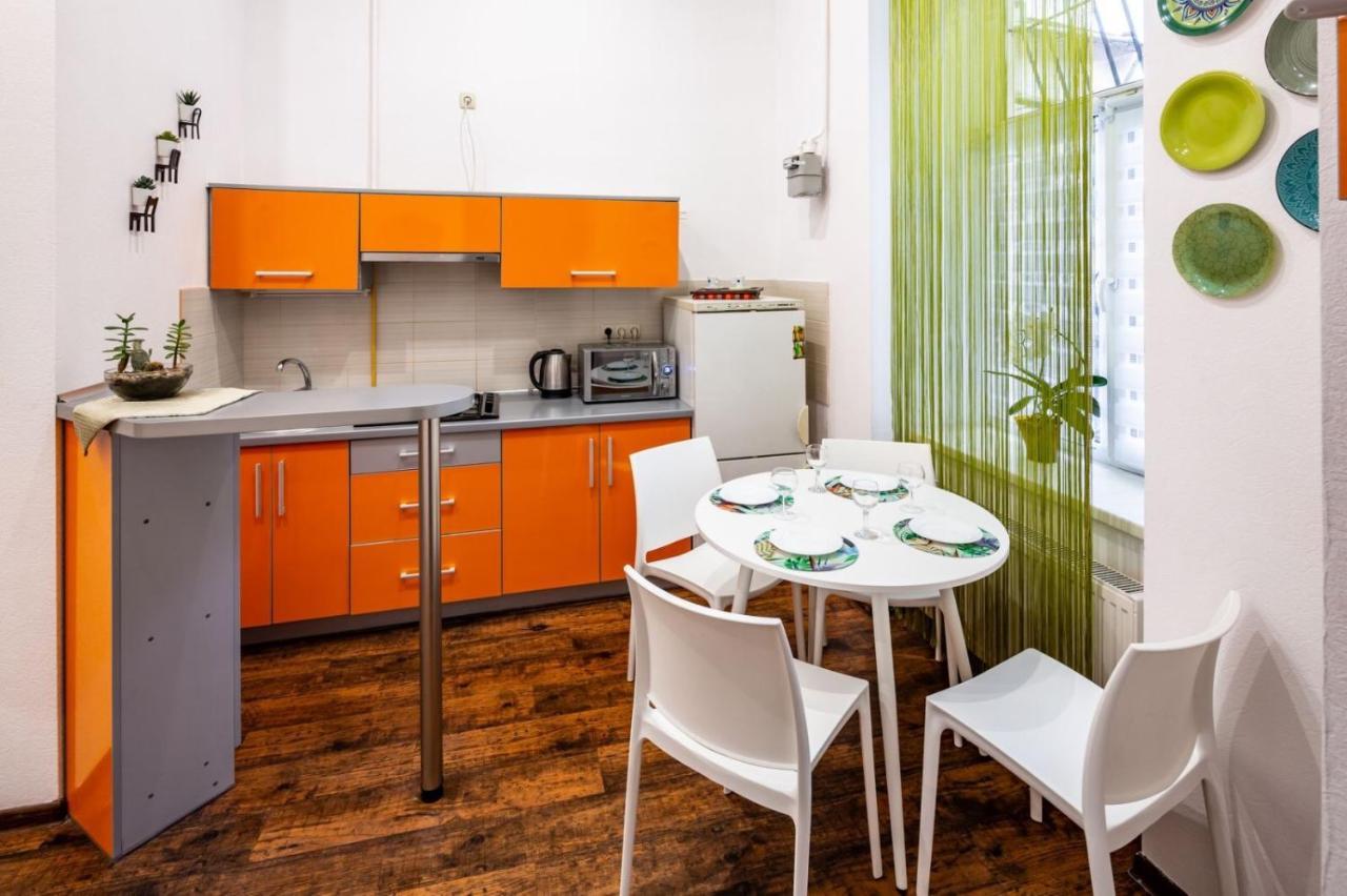 Bv Apartments Cozy In Center Lviv Extérieur photo