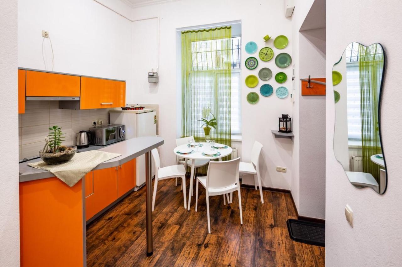 Bv Apartments Cozy In Center Lviv Extérieur photo