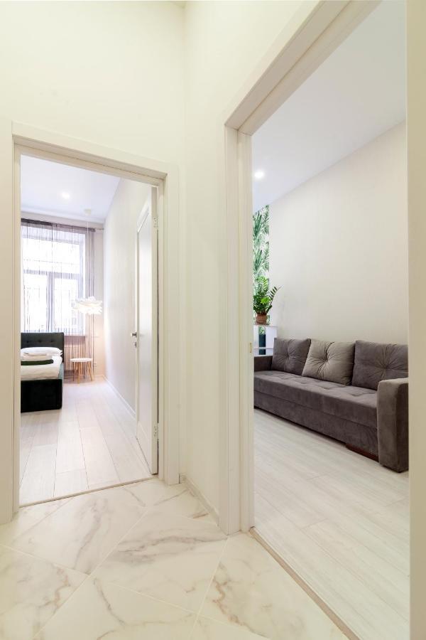 Bv Apartments Cozy In Center Lviv Extérieur photo