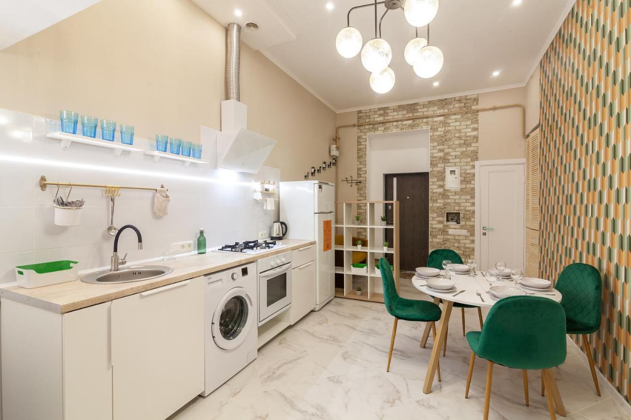 Bv Apartments Cozy In Center Lviv Extérieur photo