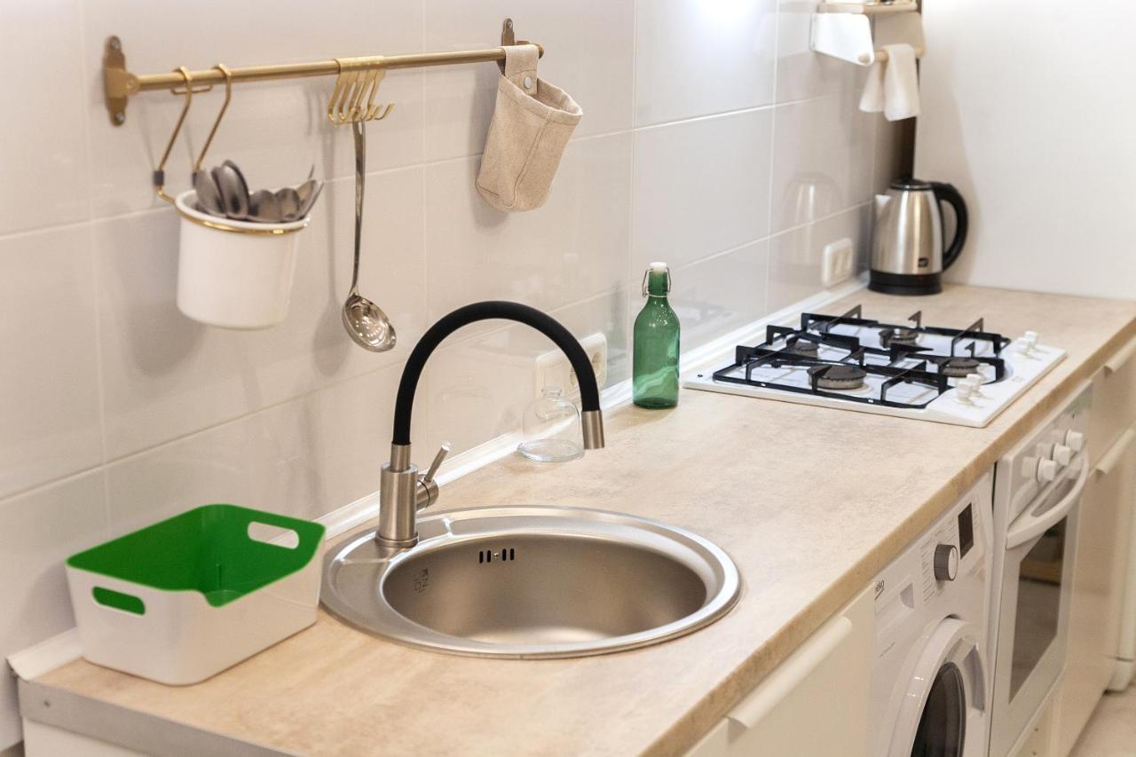 Bv Apartments Cozy In Center Lviv Extérieur photo