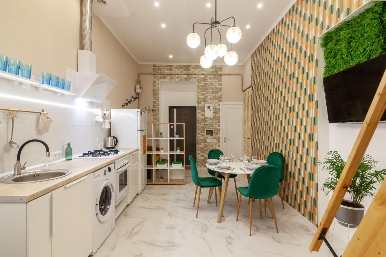 Bv Apartments Cozy In Center Lviv Extérieur photo